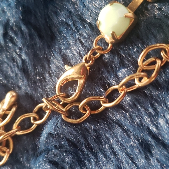 Beautiful costume necklace in pale green - Picture 4 of 4